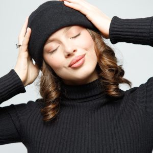 шапка докер бини с пипкой модная 2026