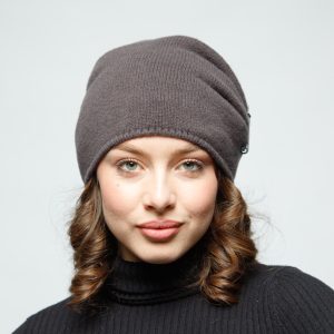 Шапка трикотажная с булавкой