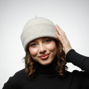 шапка докер бини с пипкой модная 2026